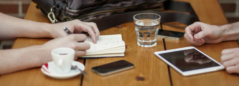 A Beginners Guide to Finding a Job Using Social Media SS-CG-274